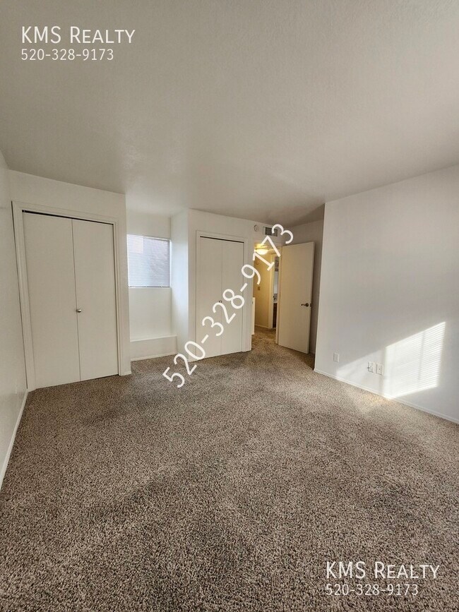 Building Photo - 56 N Camino Imagen