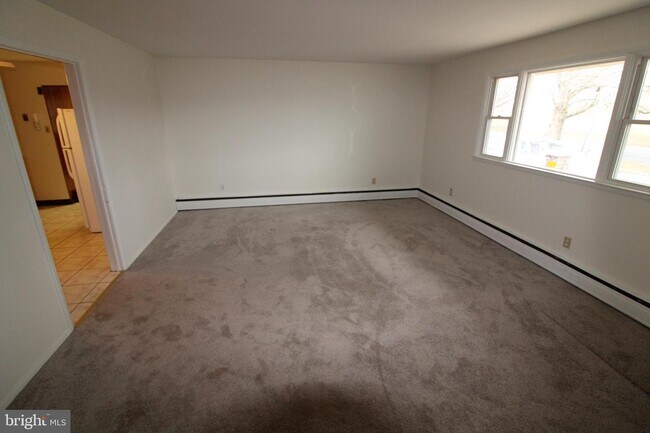 Building Photo - 4032 Quakerbridge Rd