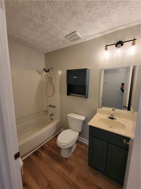 Building Photo - 205 Watkins Glen Dr NE