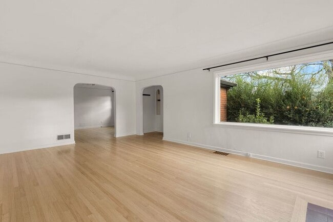 Building Photo - 4707 N Willamette Blvd