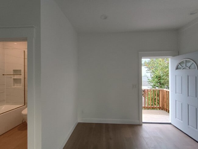 Building Photo - 1815 G St