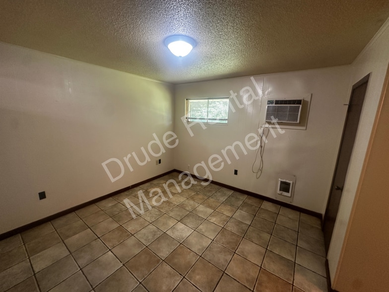 Building Photo - 42219 W Yellow Water Rd