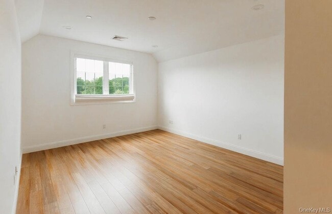 Building Photo - 43 Oakwood Ln