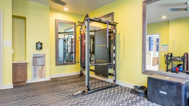 Building Photo - 1630 E 6th St