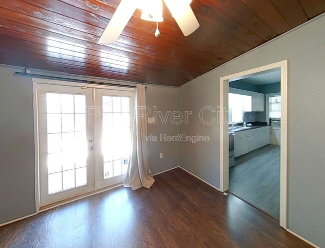 Building Photo - 453 Arlington Rd N