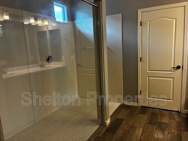 Building Photo - 10326 E Corbin Ave