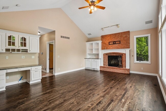 Building Photo - 1819 Brookview Dr