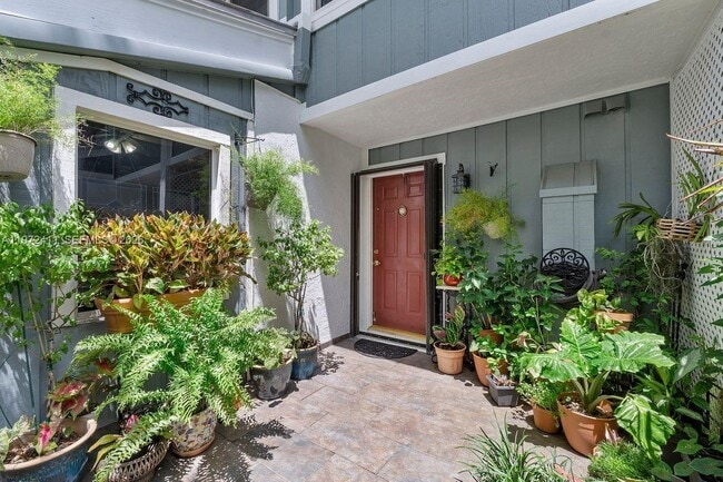 Building Photo - 4905 SW 71st Pl