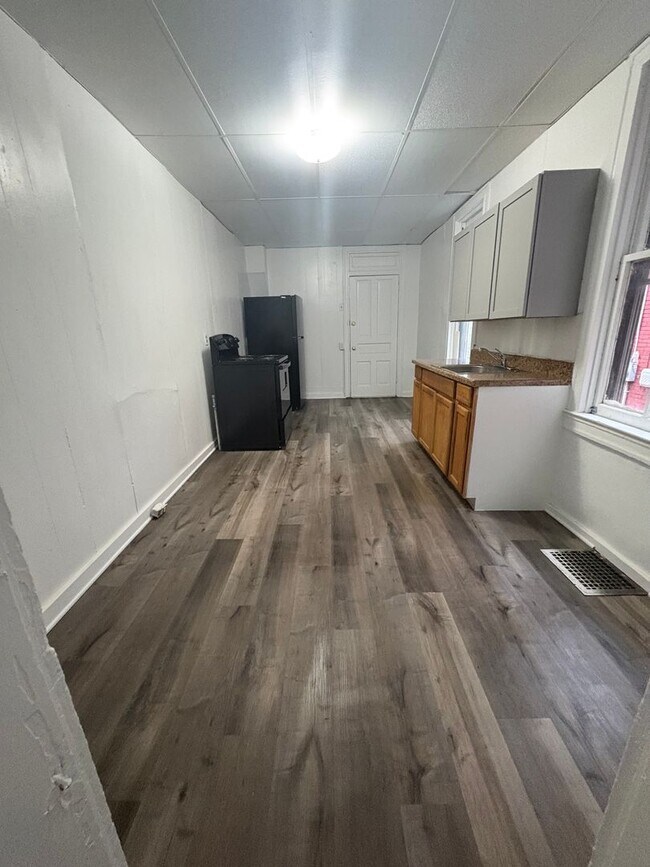 Building Photo - 3 Bedroom 1 Bath House-York City SD