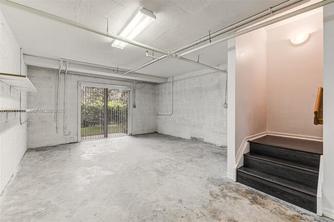 Building Photo - 8900 NE 8th Ave