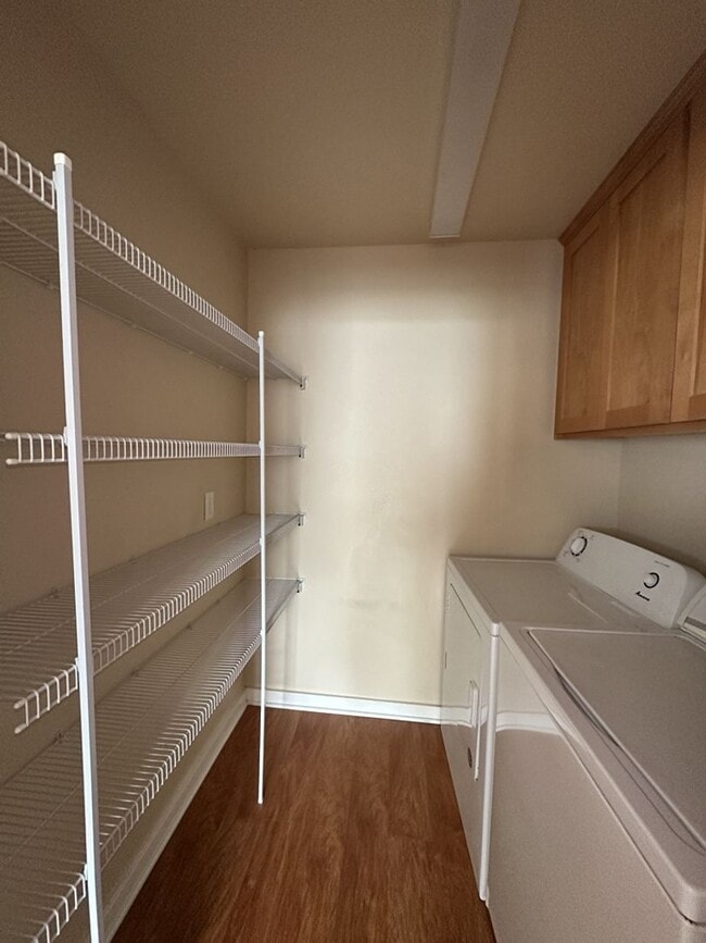 Building Photo - 2 Bedroom 2 Bath Townhouse in Ashland