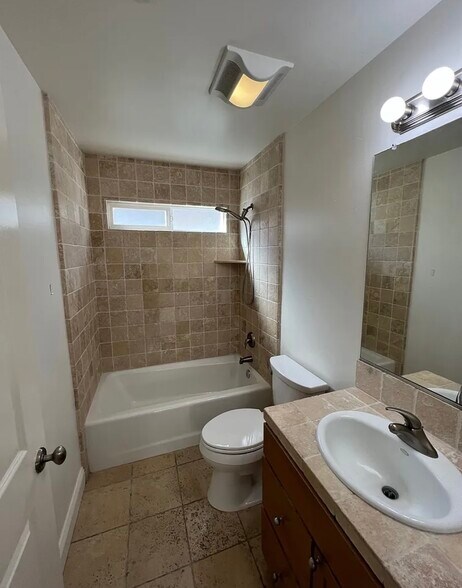 2nd Upstairs Bathroom - 3208 Playa Ct