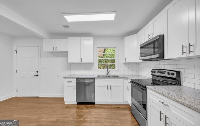 Building Photo - 5506 Alder Dr