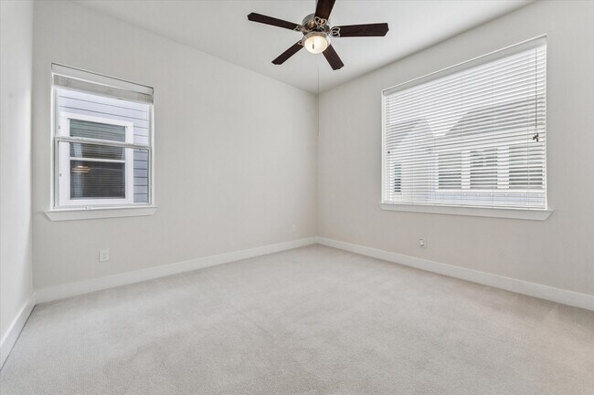 Building Photo - 1815 Crestdale Dr