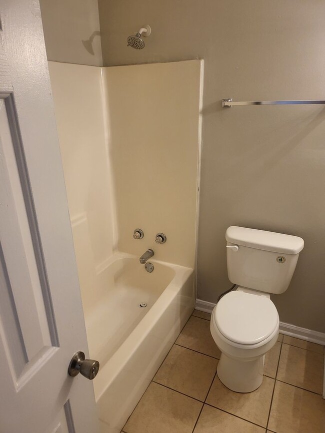 Building Photo - Nice brick ranch 4 bedroom 2 bath in Hermi...