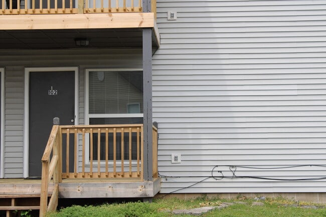 Building Photo - 102 Sweet Gum
