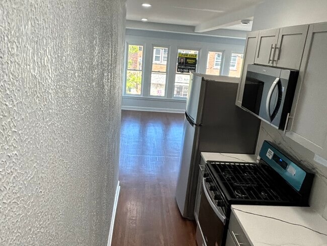 Building Photo - 224 E Cass St