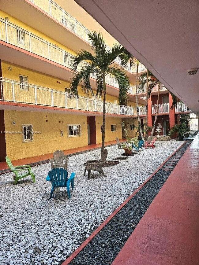 Building Photo - 21 E 3rd St