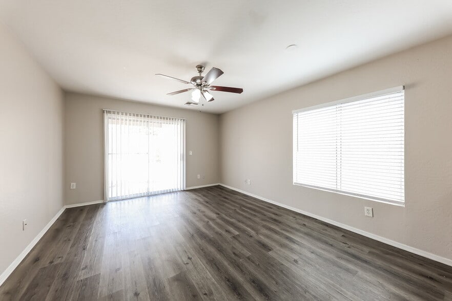 Building Photo - 11834 W Sunnyside Dr