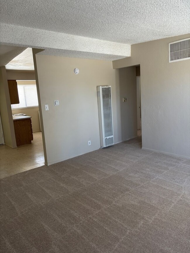 Building Photo - 408 Sahara Dr