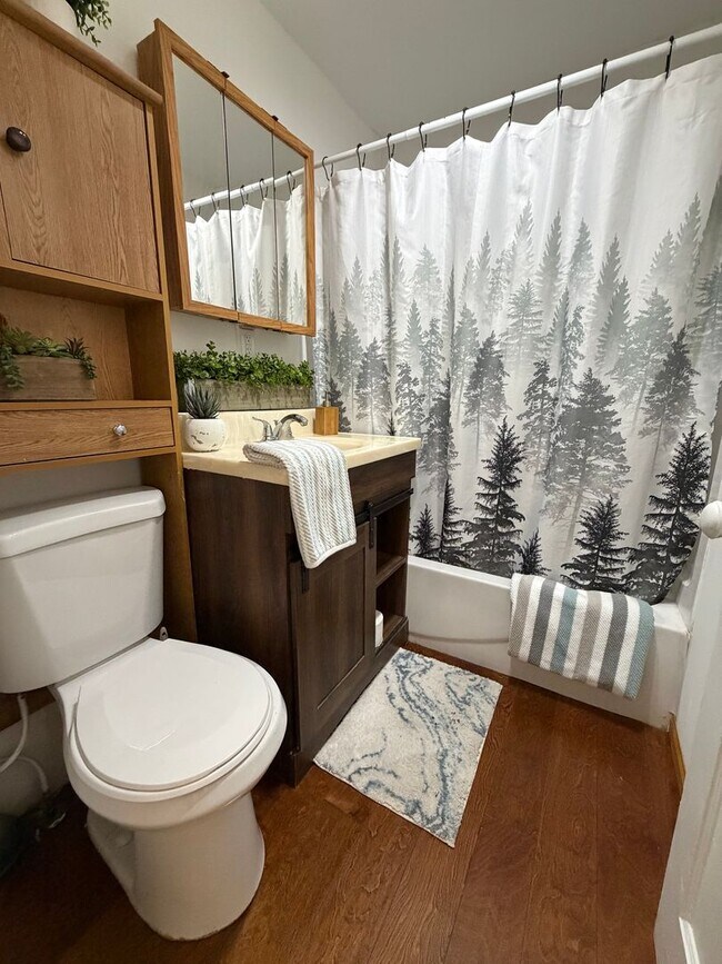 Building Photo - 3 bed, 1 bath home in Evansdale.