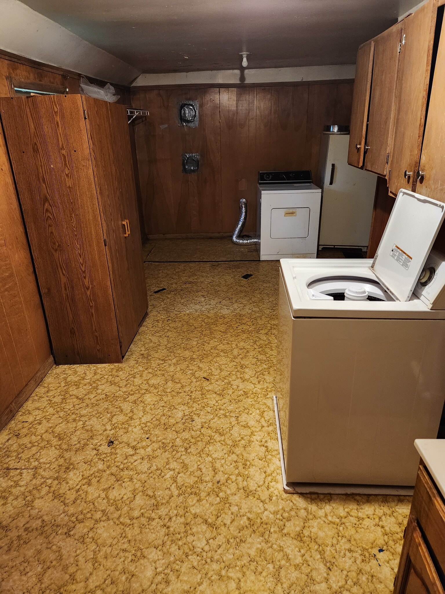 Laundry room - 4492 County Road J