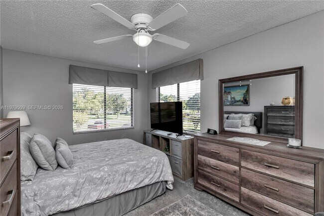 Building Photo - 737 Midway Dr