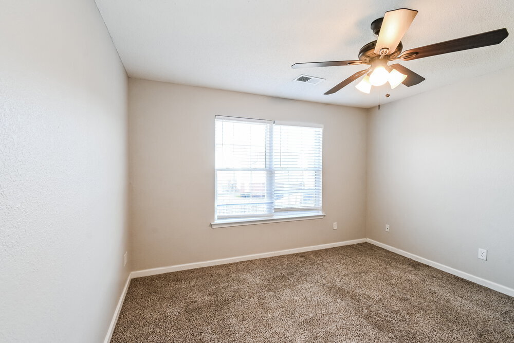 Building Photo - 7292 Green Ash Dr