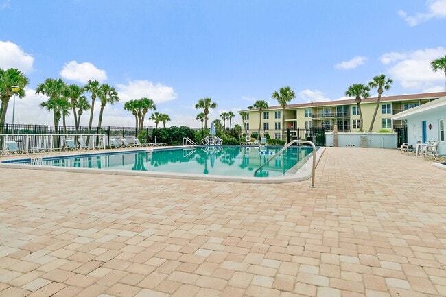 Building Photo - Spacious Riverview 1B/1B Condo