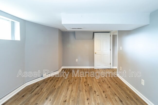 Building Photo - 602 Caswell Ave