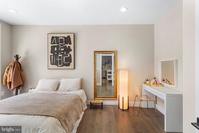 Building Photo - 1028 Bladensburg Rd NE