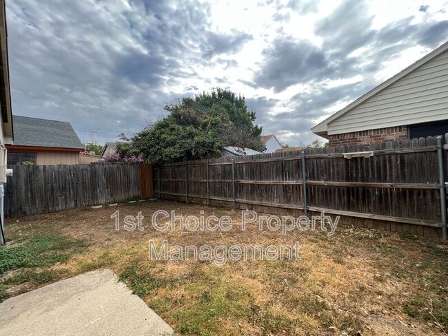 Building Photo - 6714 Old Stone Dr