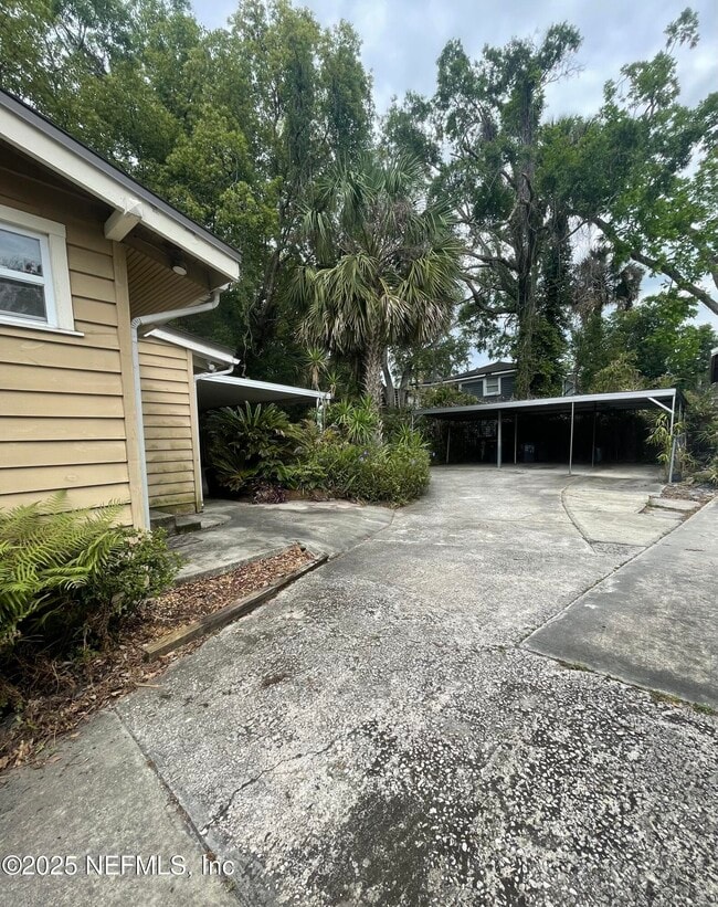 Building Photo - 2741 Oak St
