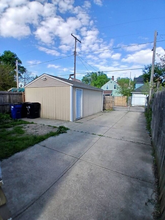 Building Photo - Newly Renovated 4BR/1BA Single-Family Home with Garage – Cleveland