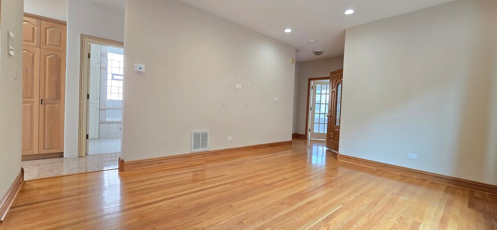 Building Photo - 3220 W Cortez St