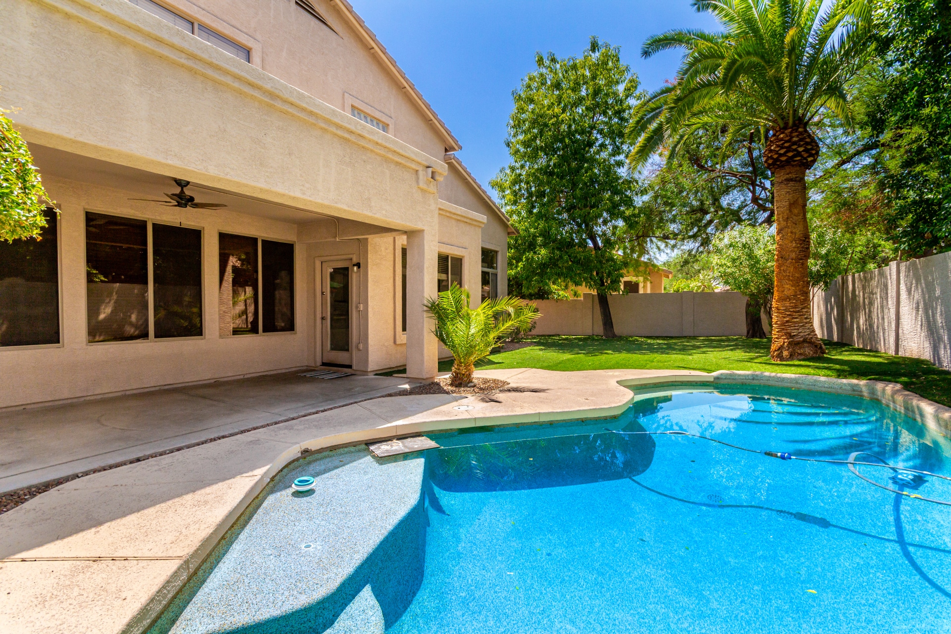 Building Photo - 6804 W Lone Cactus Dr