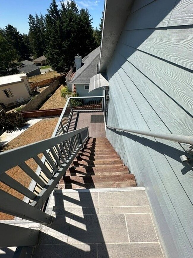 Building Photo - 7175 Vista Ridge Dr