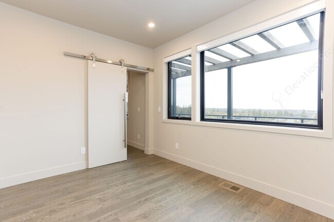 Building Photo - Exquisite Tetherow Living with Resort Memb...