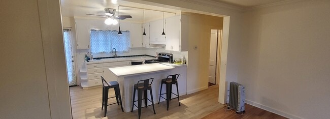 Building Photo - 10738 SE 165th St