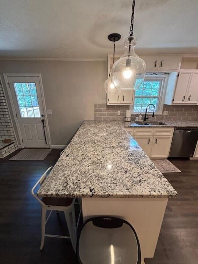 Building Photo - Beautifully Renovated 3-Bedroom, 2-Bath Ranch Home on Full Basement!