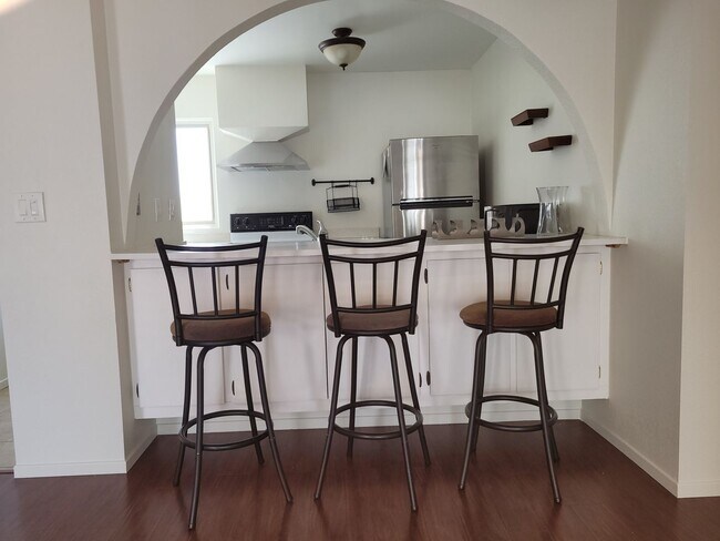 Building Photo - Beautiful Second Floor Condo in Great Area!
