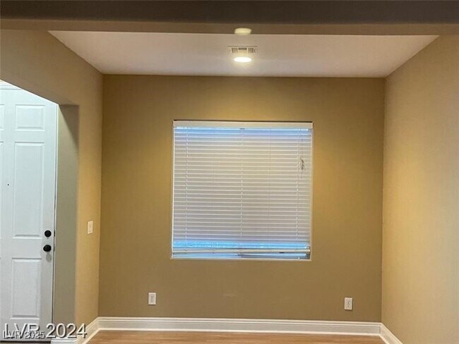 Building Photo - 5079 W Moberly Ave