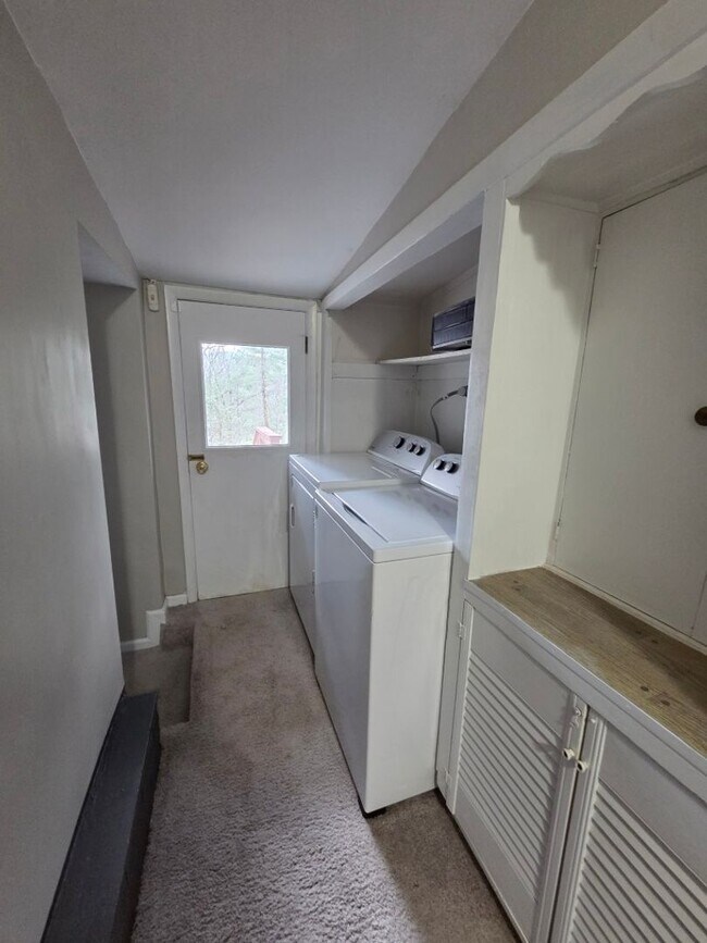 Building Photo - $1,800 - 3 Bedroom 2 Bathroom Gorgeous and Unique Furnished House in Webster