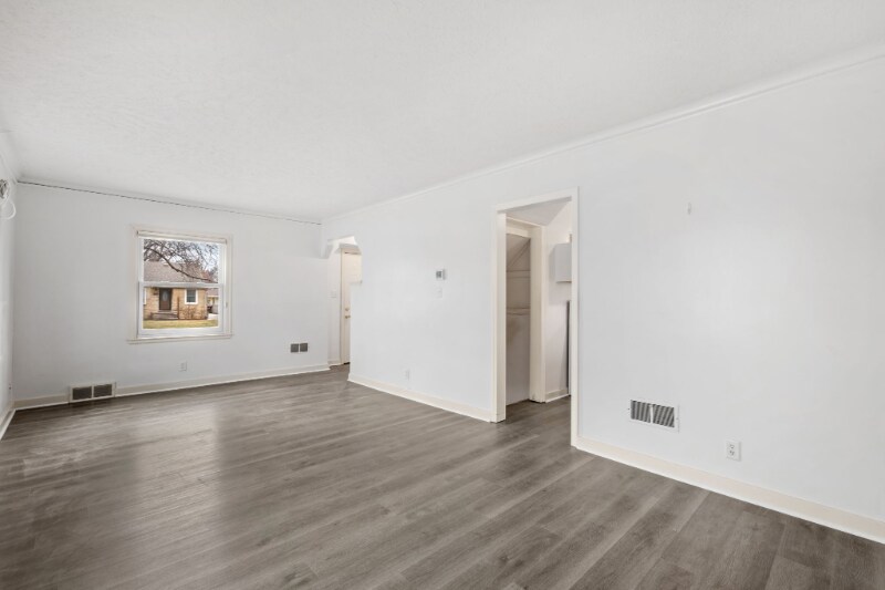 Building Photo - 1936 N Park Ave