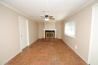Building Photo - 10034 Cedardale Dr
