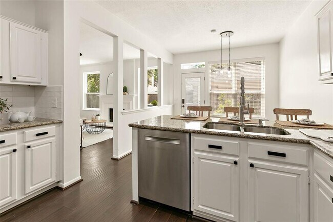 Building Photo - 304 E Golden Arrow Cir