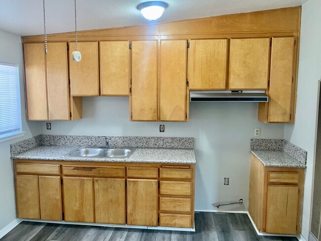 Building Photo - Fully Updated 3/1