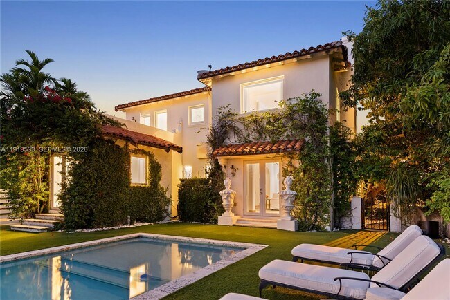 Building Photo - 5800 La Gorce Dr