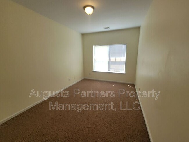 Building Photo - 420 Bowen Falls