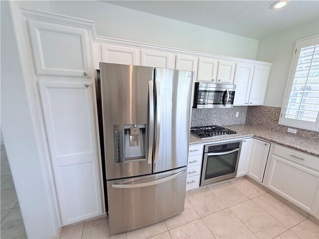 Building Photo - Amazing condominium in gated upscale neigh...